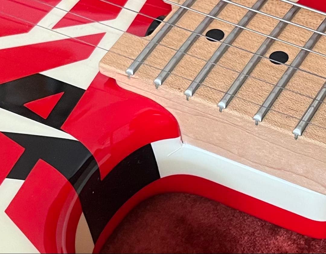 ギター EVH Striped Red with Black Stripe