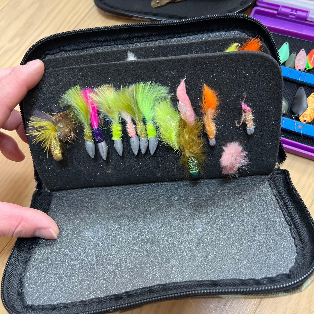 管釣り　スプーンルアーセット（多色・収納ケース付き）