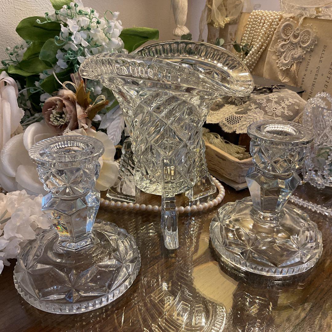 イギリスアンティーク　三脚のプレスガラス