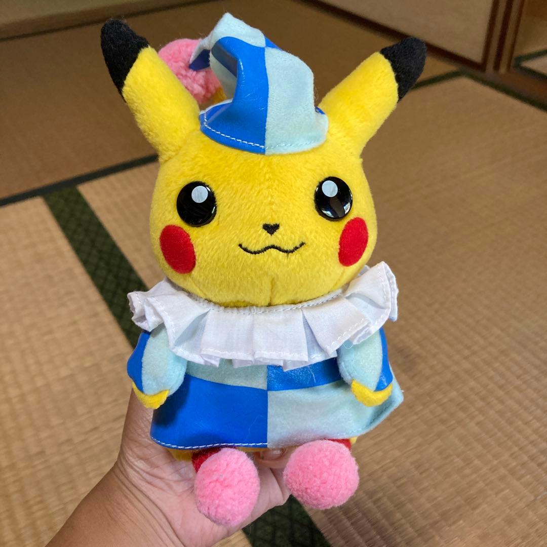 ピカチュウ フリル付きぬいぐるみ TOMY