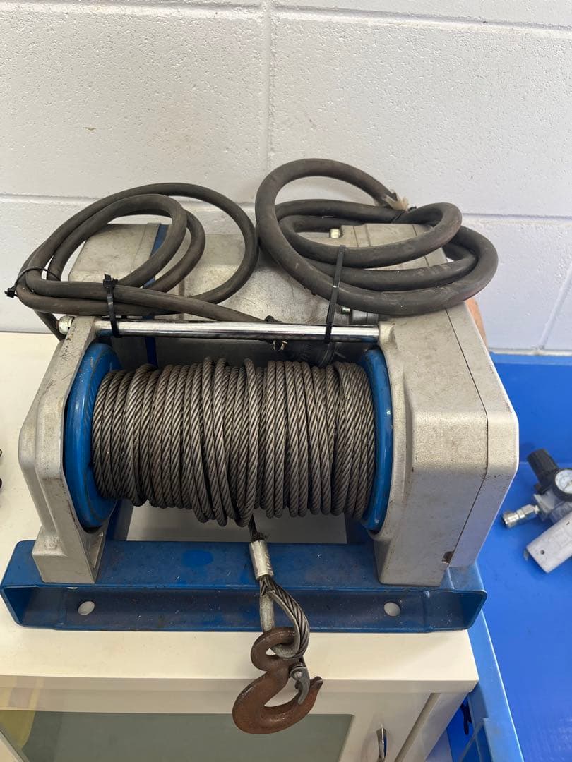 富士製作所　100V 電動ウインチ　180Kg