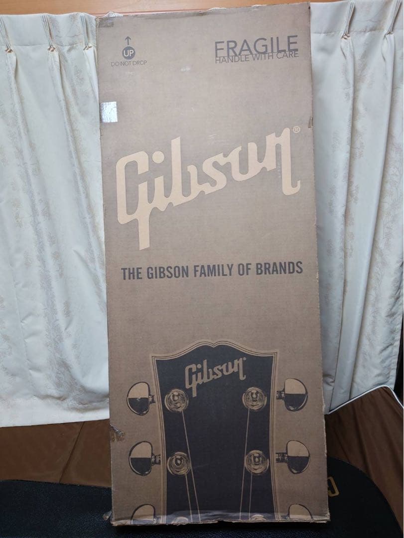 ギブソン社製アコースティックギター