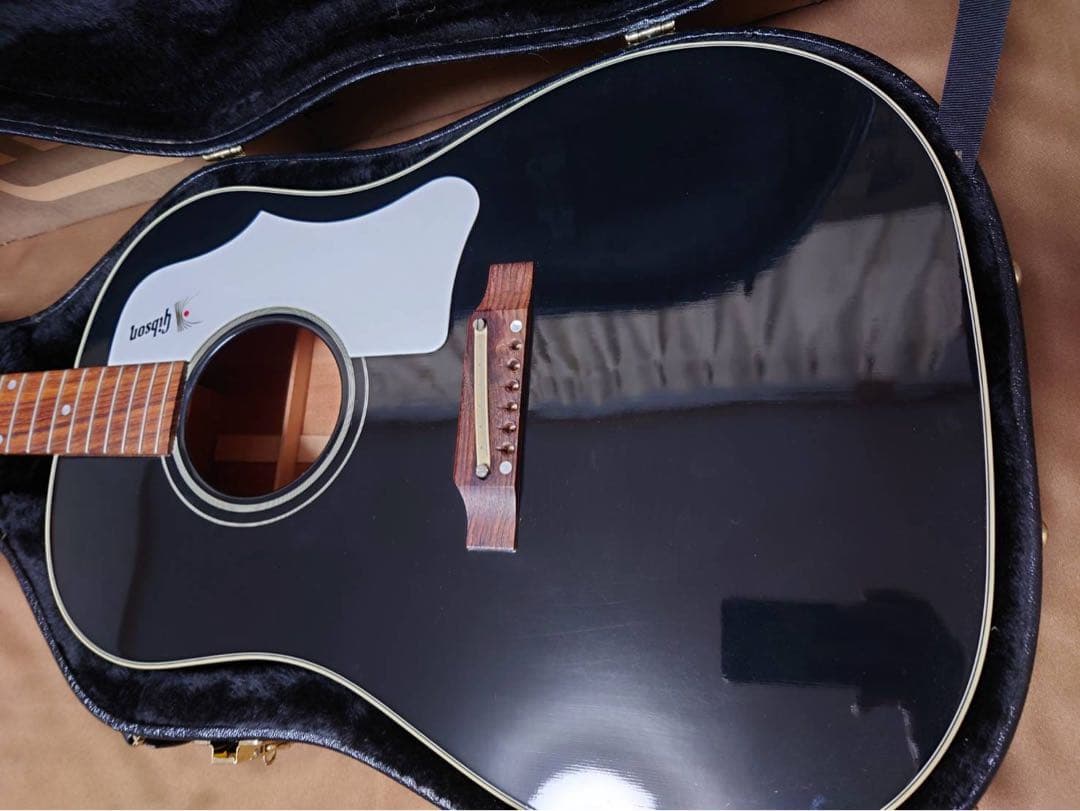 ギブソン社製アコースティックギター