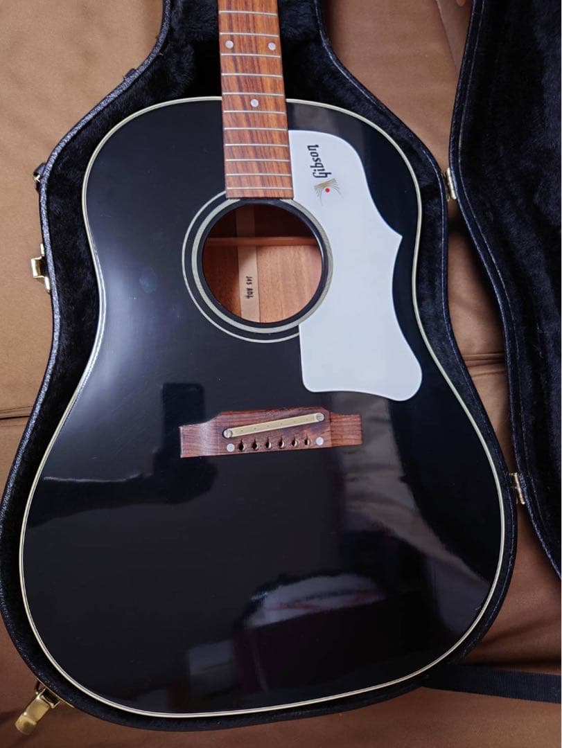 ギブソン社製アコースティックギター
