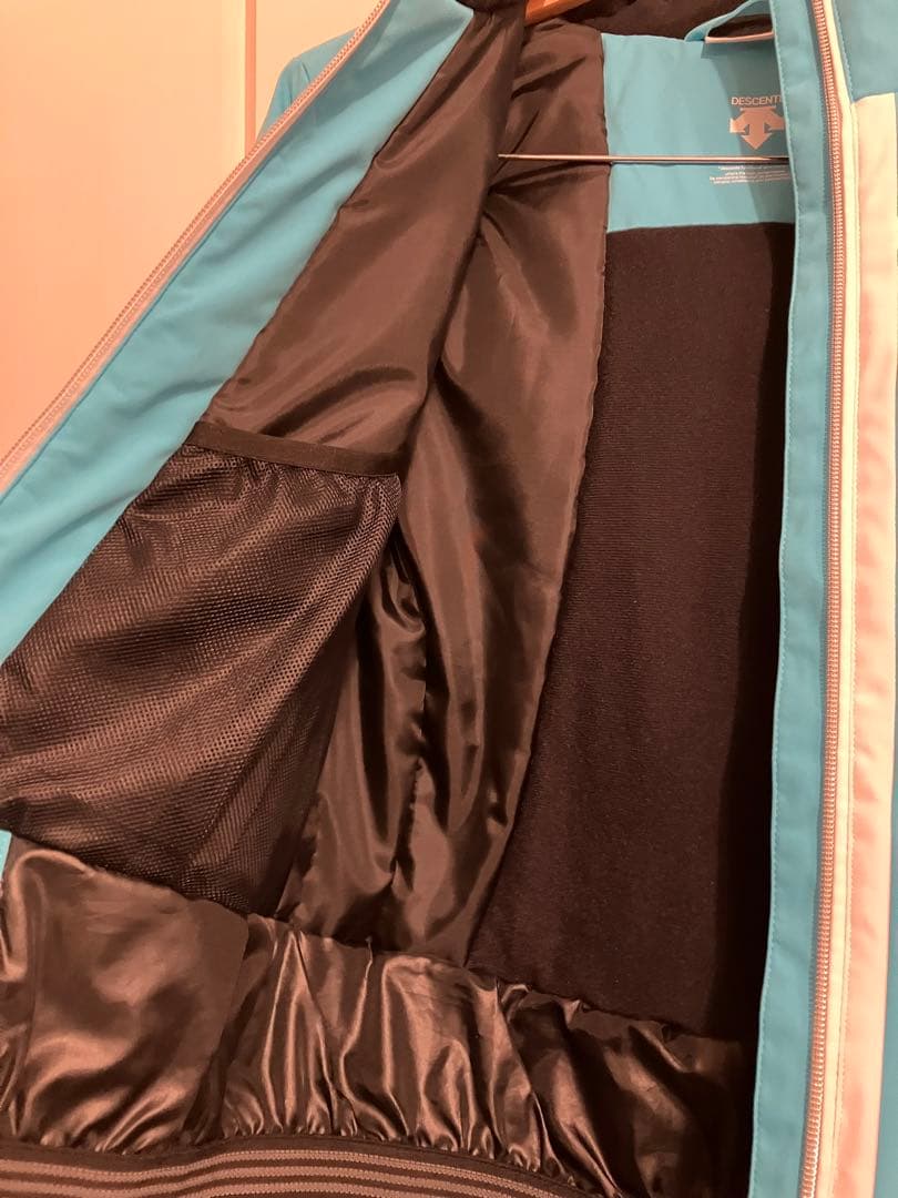 新品　タグ付き　デサント　スキーウェア