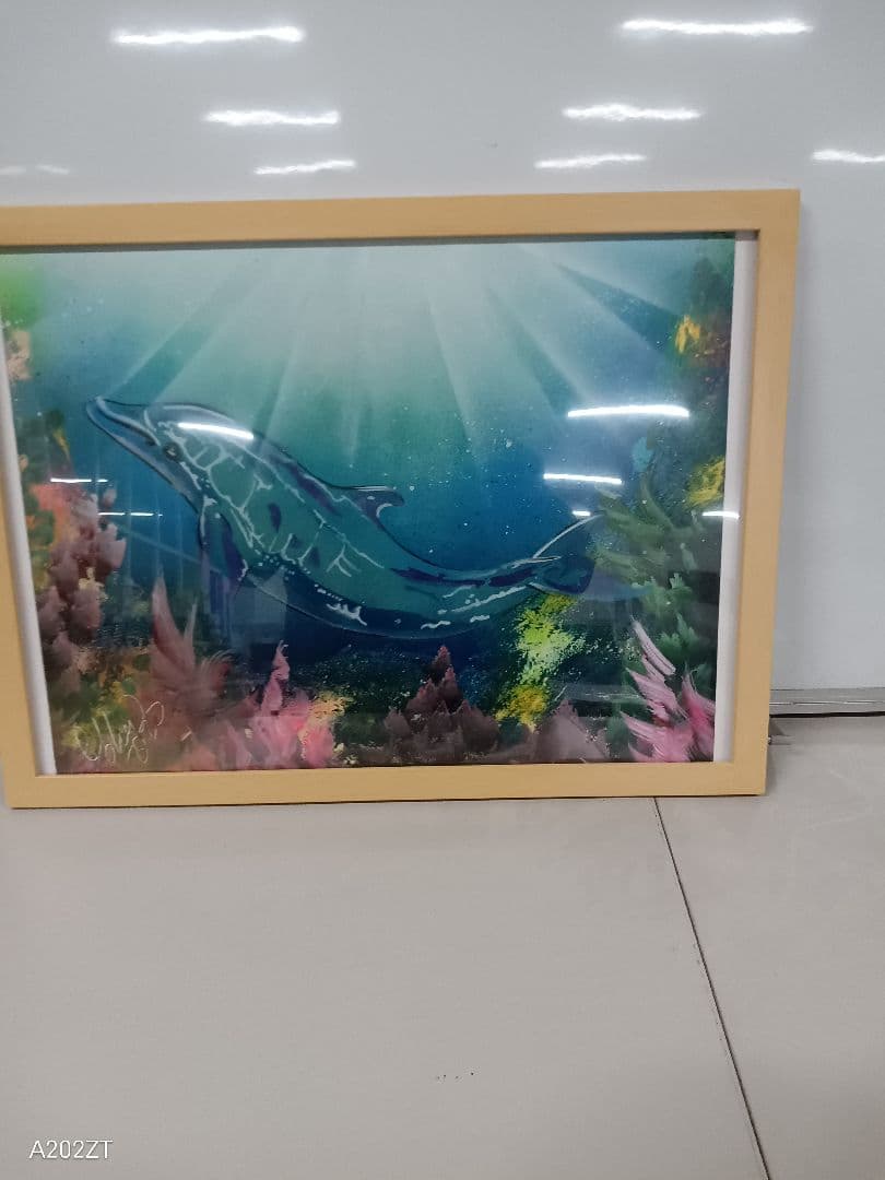 水中のイルカのスプレーアート