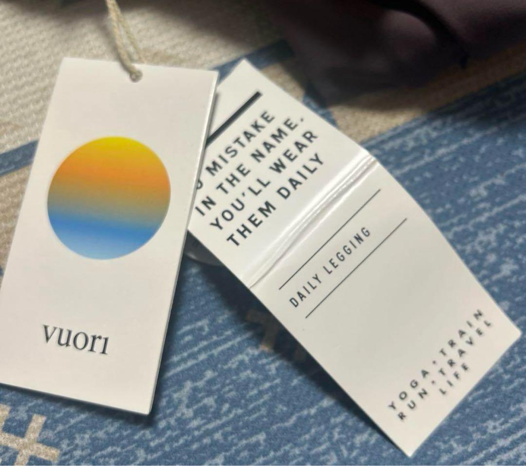 新品タグ付き　定価9680円　Vuori ヨガ　レギンス　Mサイズ　パープル系