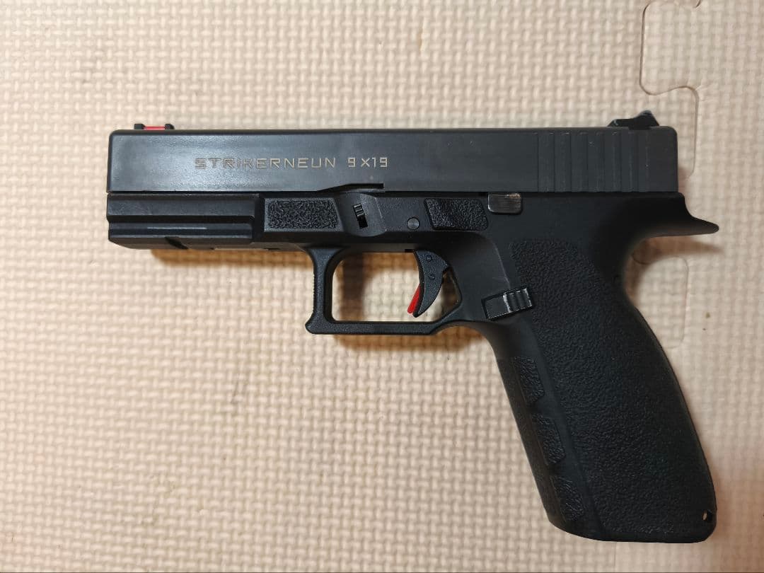 Carbon8 ストライカー9