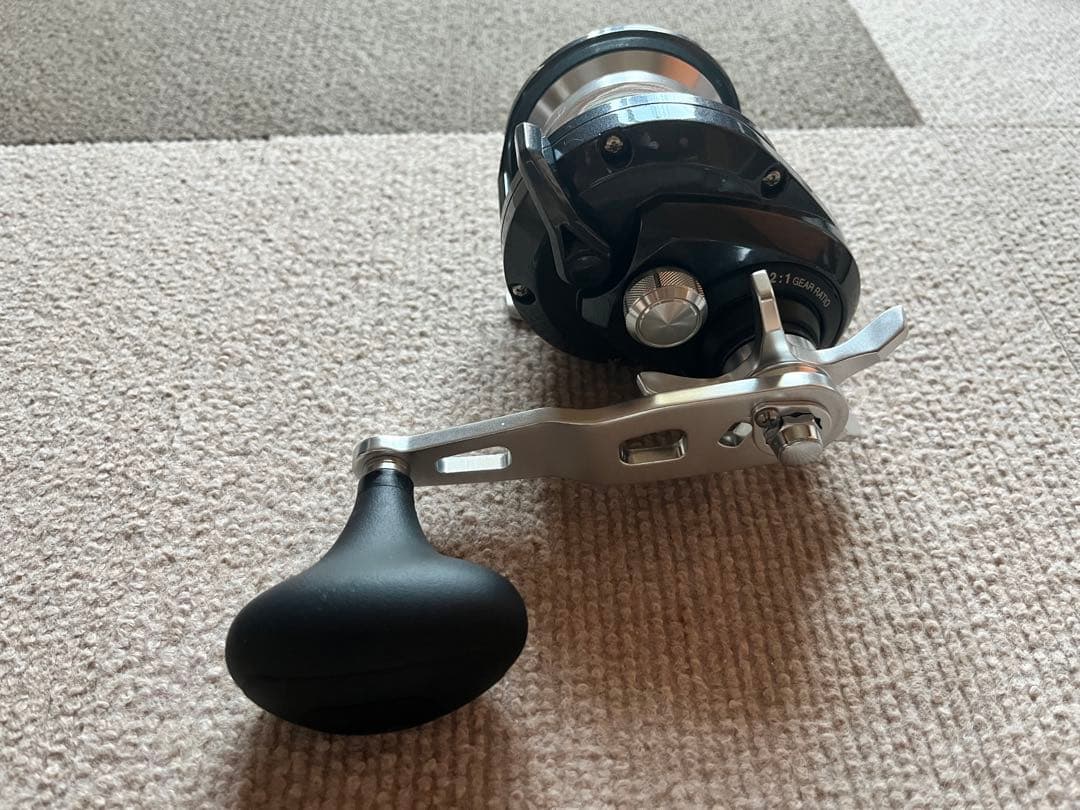 期間限定値下げ　トリウム 2000HG リール 右ハンドル