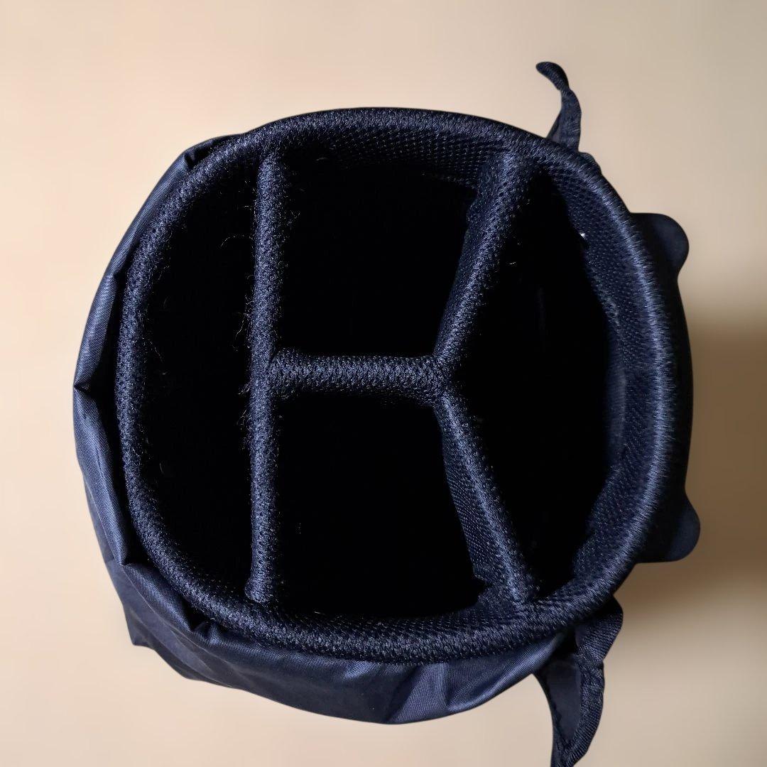 TaylorMade スタンド式キャディバッグ、フード付き。アイアンカバー付き。