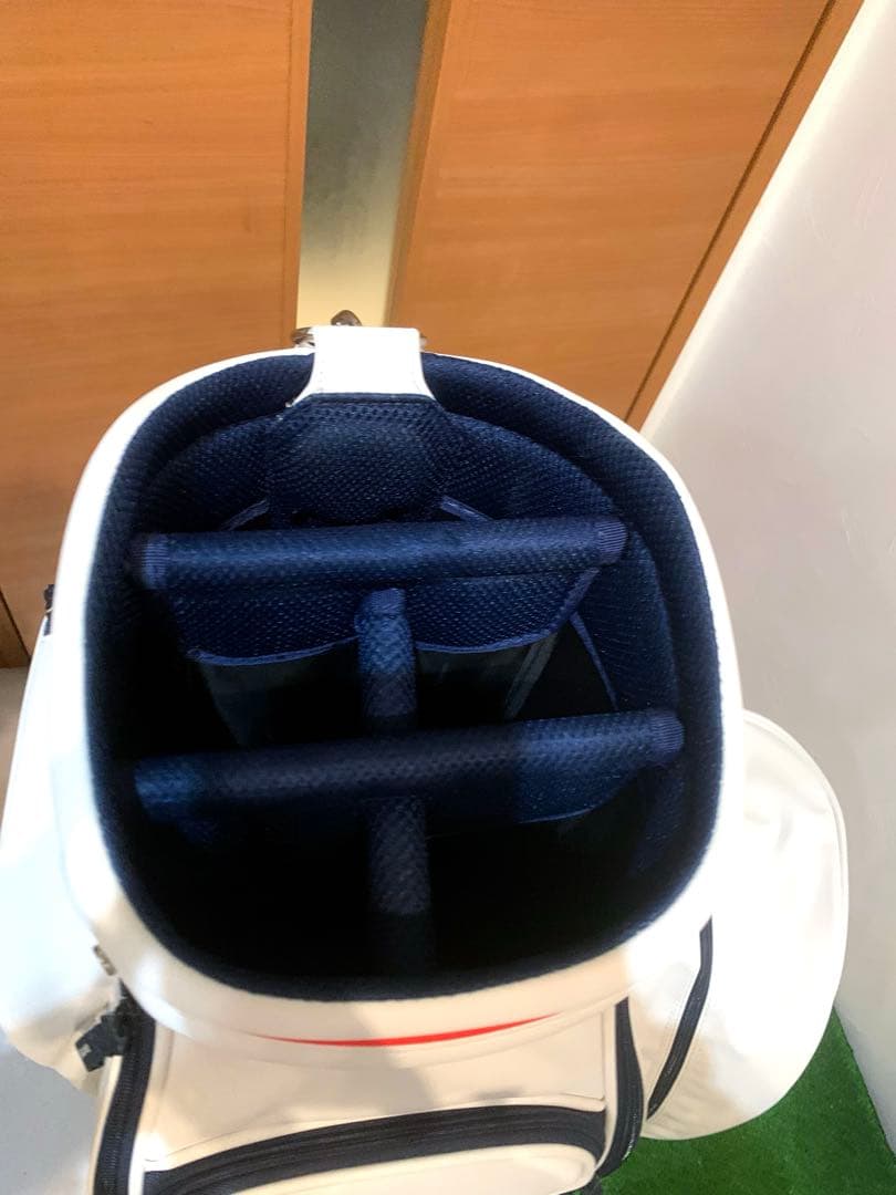 希少　ほぼ未使用　テーラーメイド　キャスター　キャディバッグ　メンズ　レディース