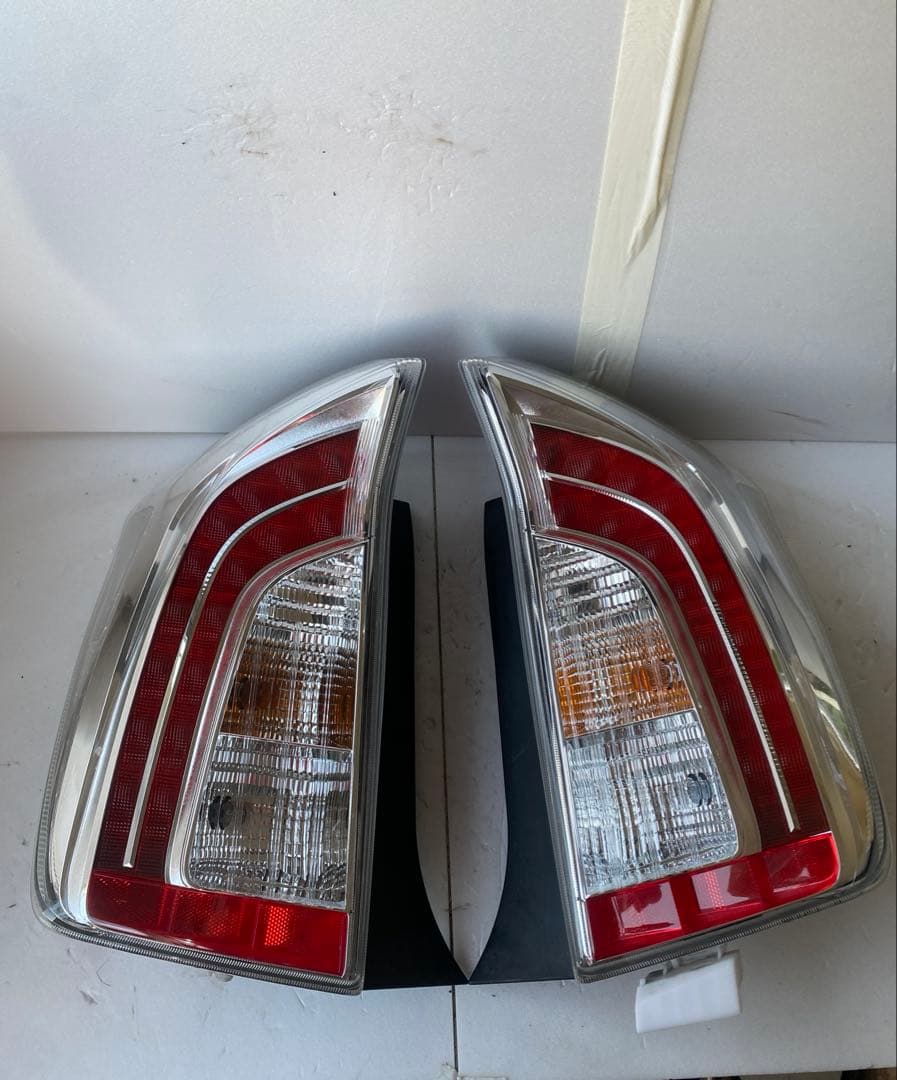 トヨタ プリウス 30系 後期 純正テールランプ 左右セット