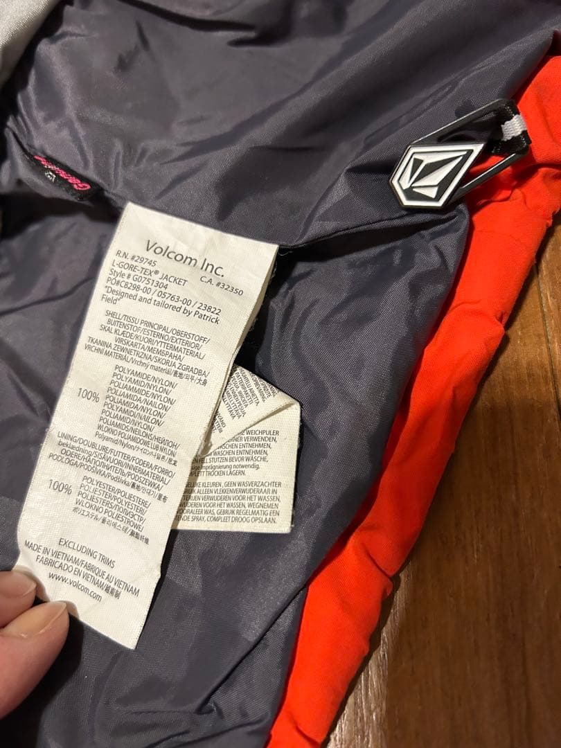 VOLCOM スノーボードジャケット オレンジ　サイズL 多機能