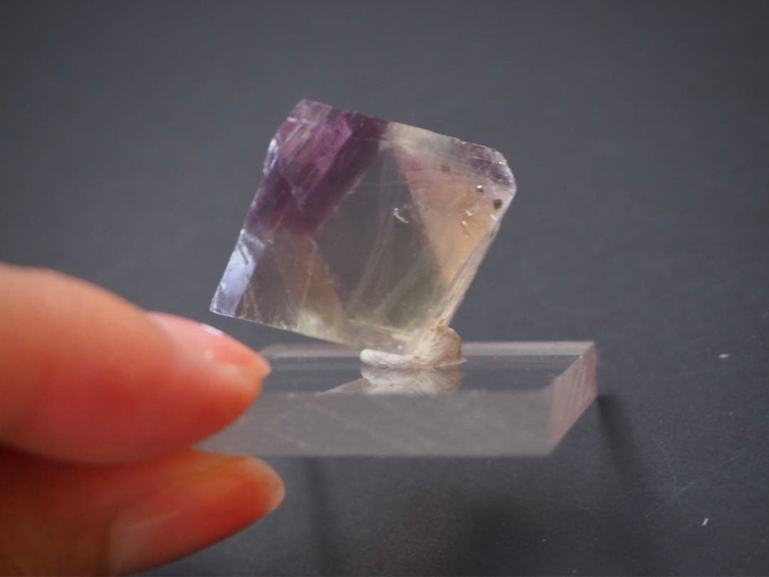 フローライト　イリノイ産　イエローパープル　蛍石　鉱物【B-2】