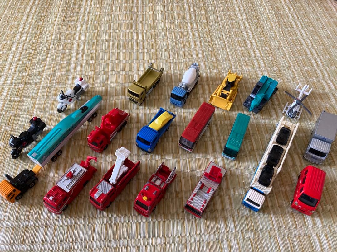 DXトミカタワー　アクション高速道路　トミカタウンどうろセット　トミカ本体多数！