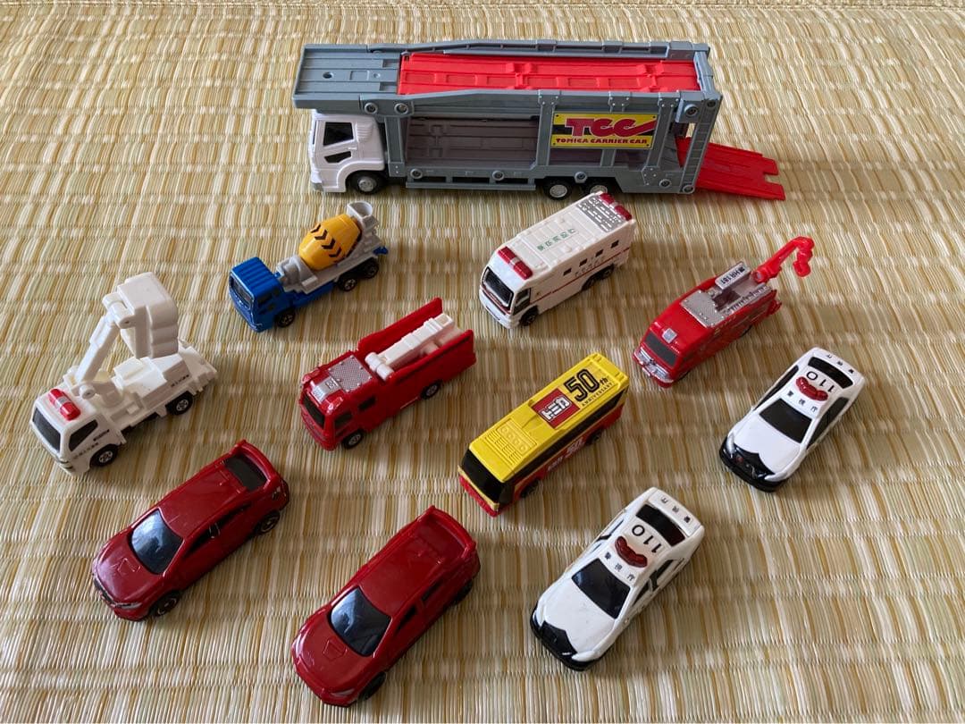 DXトミカタワー　アクション高速道路　トミカタウンどうろセット　トミカ本体多数！