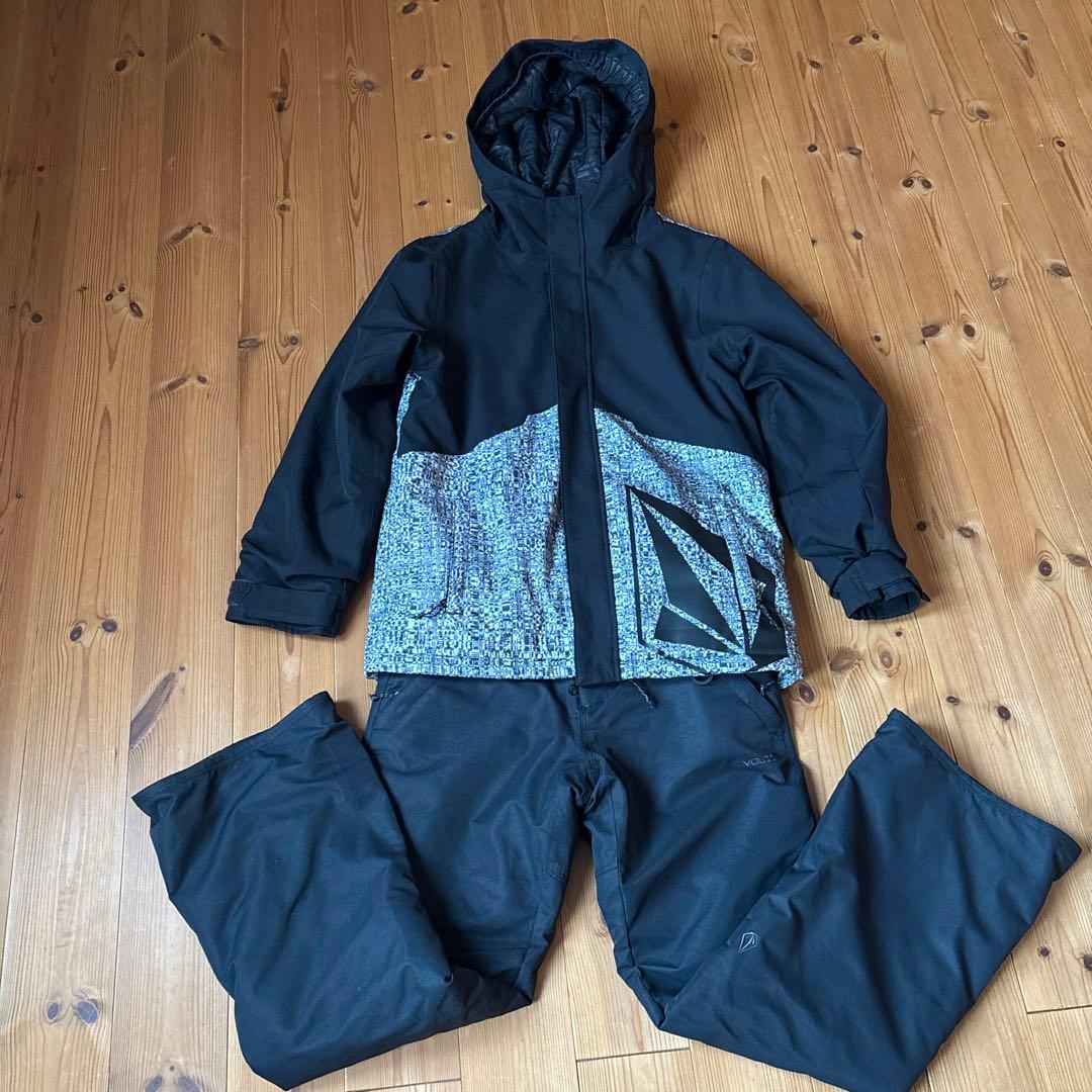 VOLCOM キッズ　スノーボードウェア上下　Ｌサイズ150〜160cm(美品)