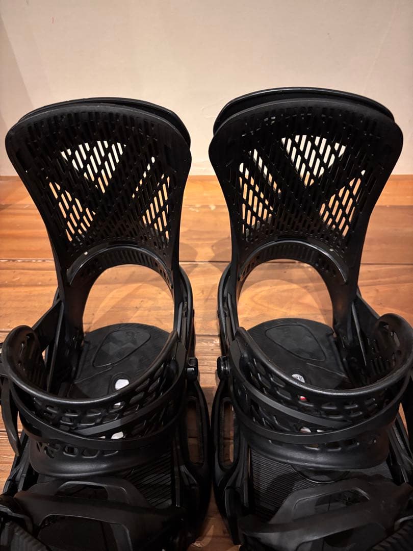 Burton genesis est sサイズ バートン ジェネシス