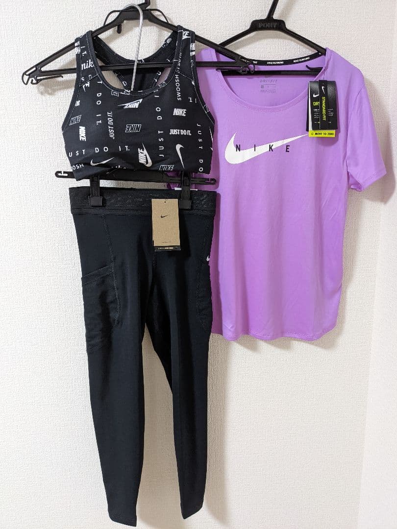 Nike スポーツウェアセット ブラトップ・Tシャツ・レギンス