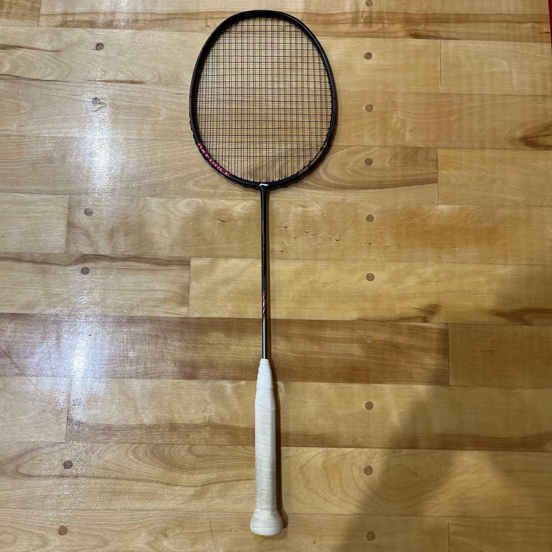 美品　AXFORCE 80バドミントンラケット 5U