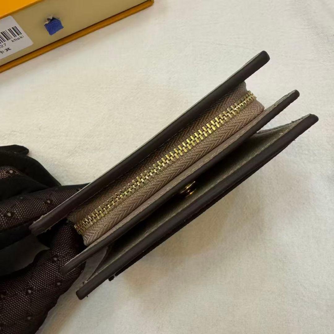 期間限定価格 二つ折り財布 カーキ色