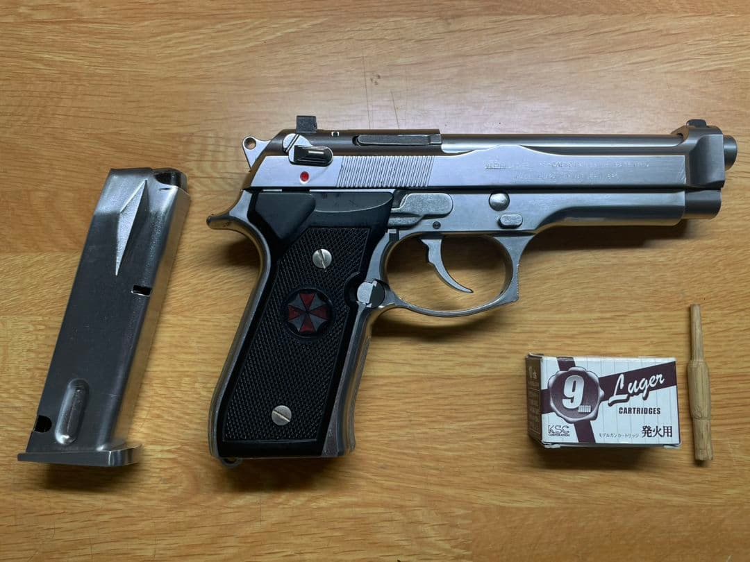 マルシン製モデルガンのベレッタ　M92F ブリガーディアシルバー