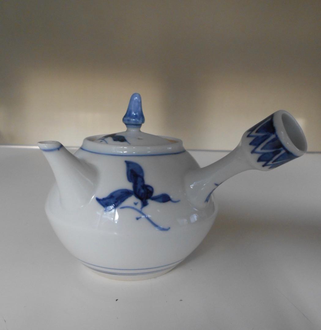 シャープな煎茶急須！長鳳作 白磁に染付 蘭紋 煎茶道 急須 工芸品