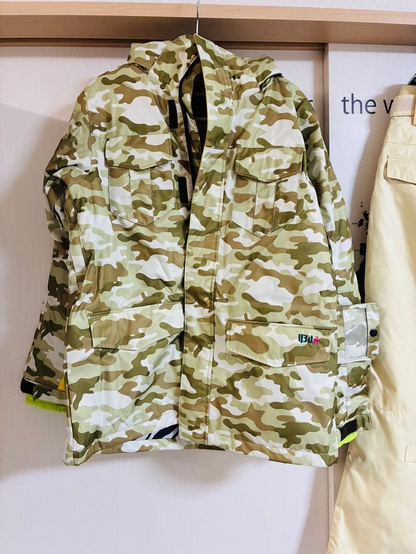 美品 スノーボードウェア レディース Sサイズ 上下セット