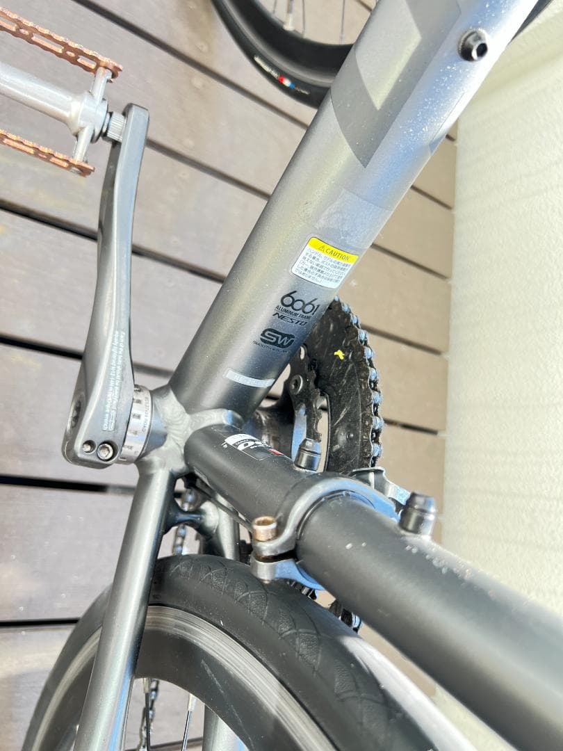 NESTOネスト クロスバイクALTERNA FLAT 16段変速 L500