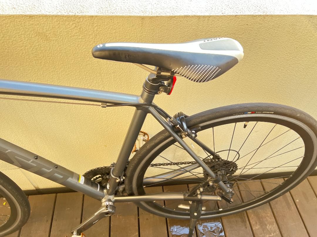 NESTOネスト クロスバイクALTERNA FLAT 16段変速 L500