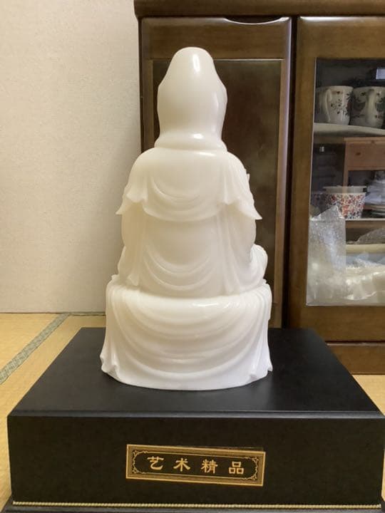 白翡翠観音像