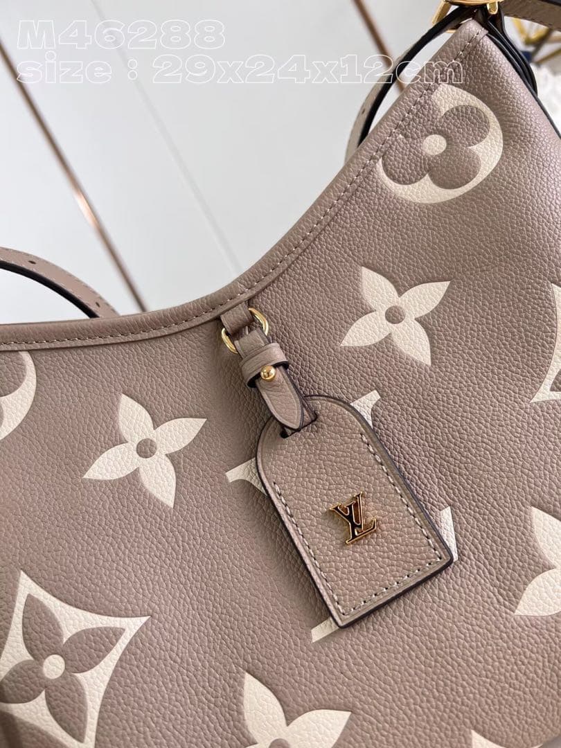 ベージュ系 ショルダーバッグ ポーチ付き