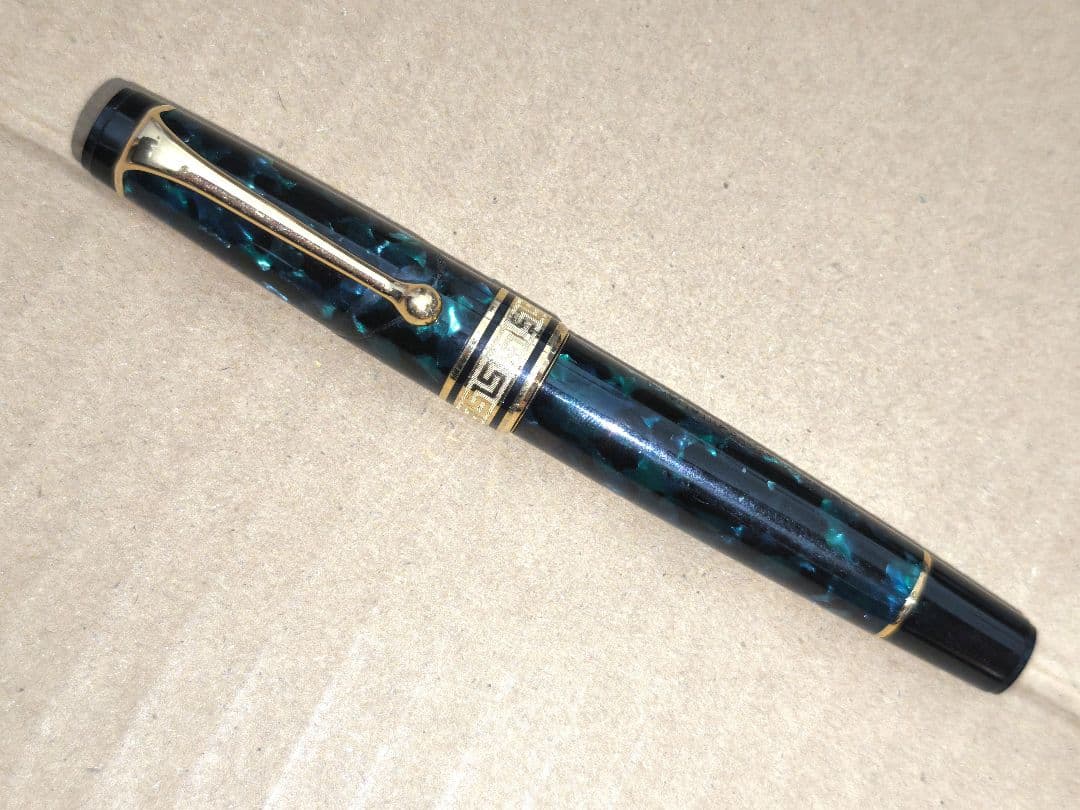 P*h様 アウロラ　オプティマ　万年筆　ペン先14K　グリーン 【中古】