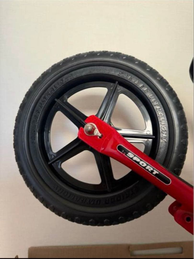 ストライダー　スポーツ　12インチ　新品純正品スタンド付き