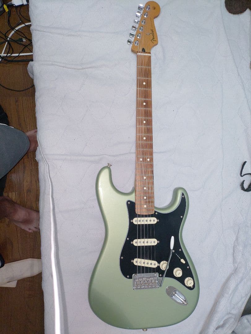 Fender Stratocaster Pre-Wired SSSピックガード