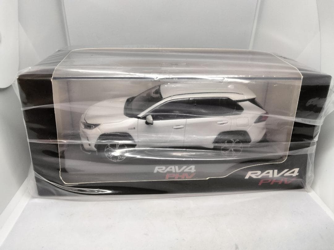 RAV4 PHV ホワイト 1/30 カラーサンプル ミニカー 非売品　トヨタ