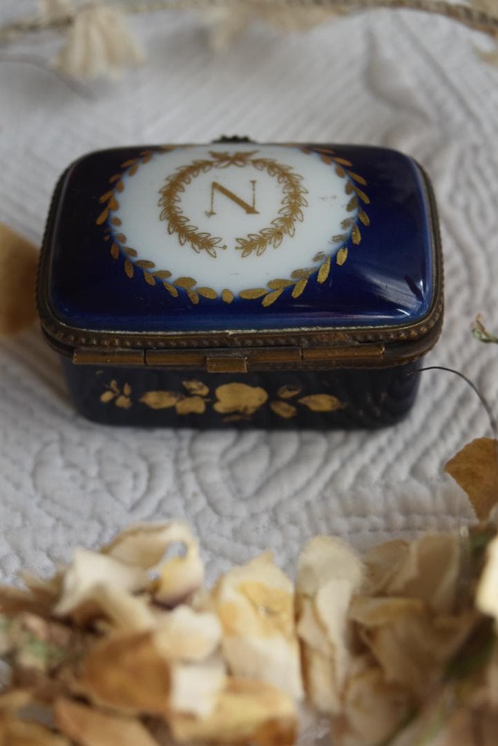 逸品ナポレオン　リモージュLimoges Castel　アンティーク　ピルケース
