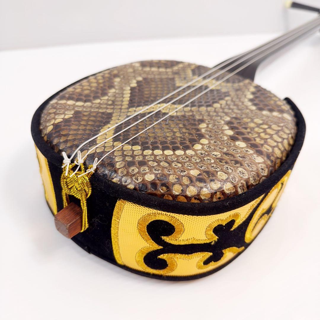 【かずさん専用】沖縄三線 本蛇皮 強化張 真壁型 爪付 ハードケース付 ウマ