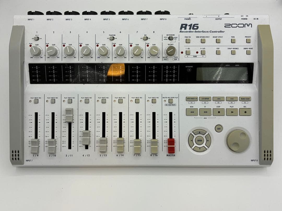 zoom オーディオインターフェース兼ミキサー