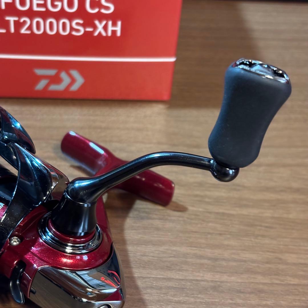 極美品　ダイワ 25 フエゴ LT2000S-XH