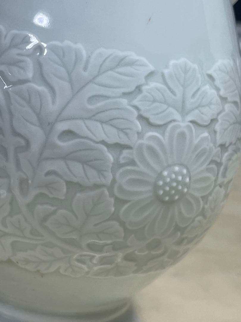 十二代　酒井田　柿右衛門　 太白菊浮上龍手　花瓶　骨董