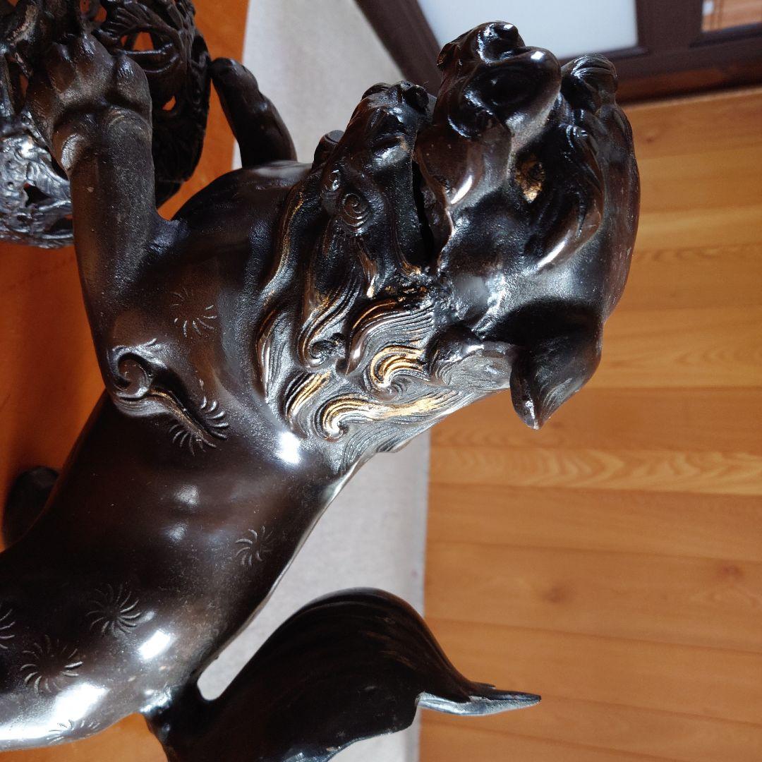 玉獅子 鉄製の置物