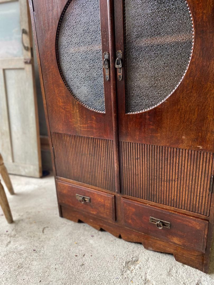 ビンテージ  ラウンドガラスのキャビネット ※ 送料込みに変更します