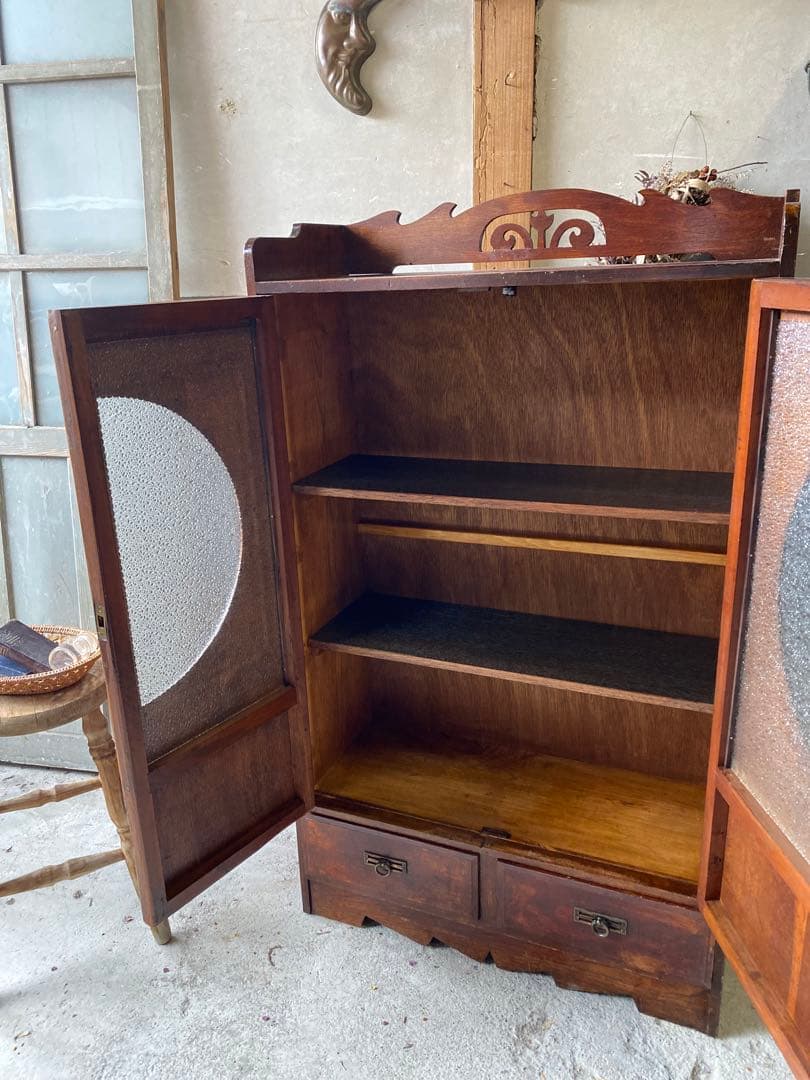 ビンテージ  ラウンドガラスのキャビネット ※ 送料込みに変更します