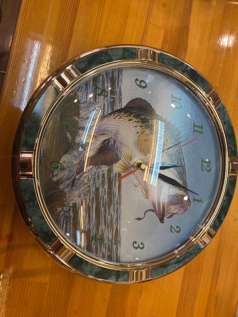 ブラックバスの壁時計 直径約30cm