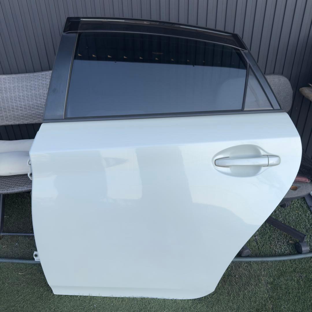 プリウス30 リアドア ホワイトパース