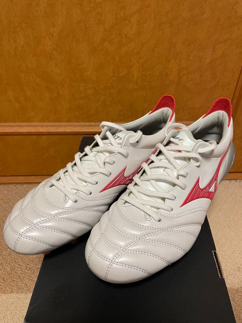 モレリアネオ4 25.5 ホワイトレッド