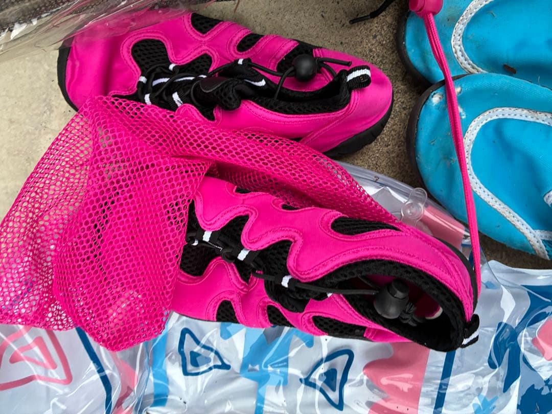 海遊び　川遊び　マリンシューズ　浮き輪　ライフジャケット