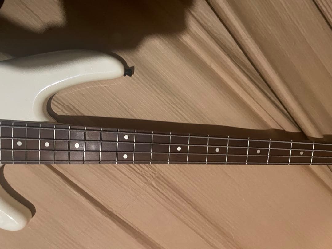 6番Ibanez GIO ホワイトエレキベース