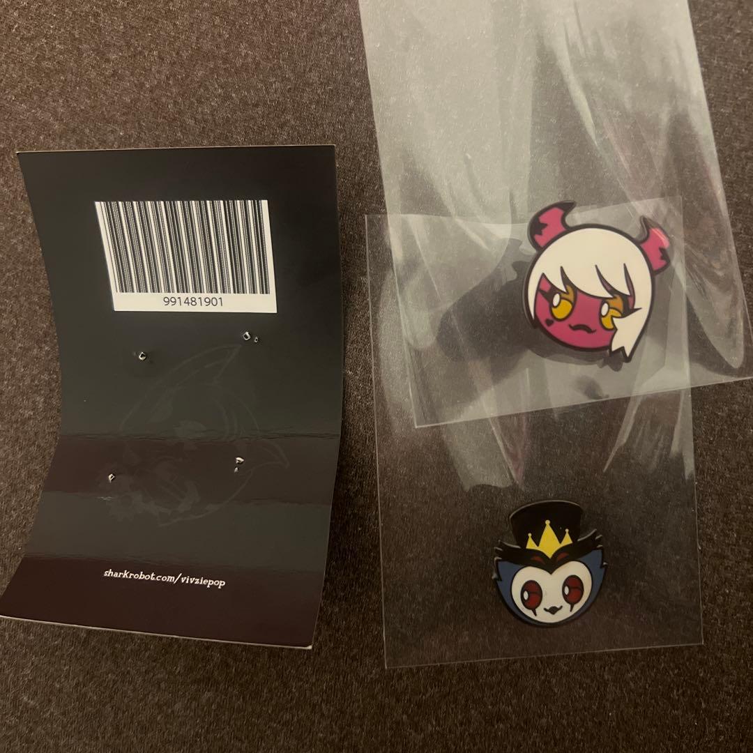 ヘルヴァボス ピンバッジ ヴェロシカ＆ストラス